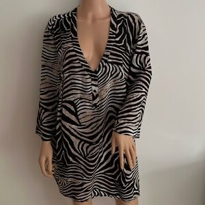 SAMOON  Woman’s cover up.